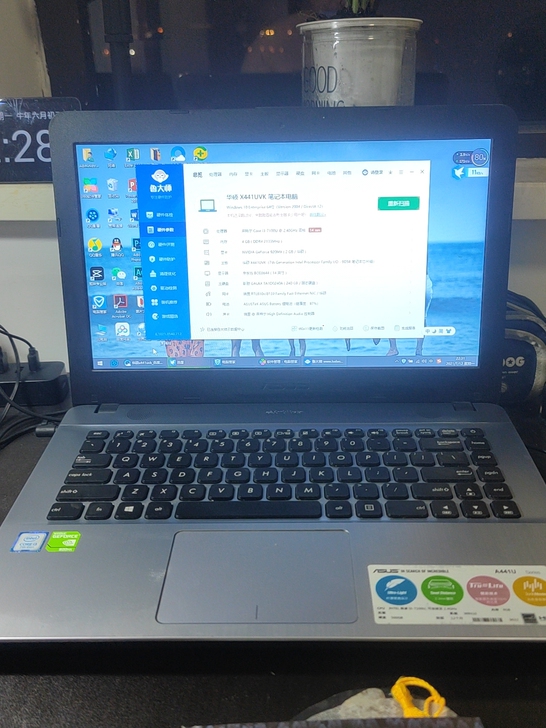 自己大学时候买的笔记本电脑，用了有3年了吧...