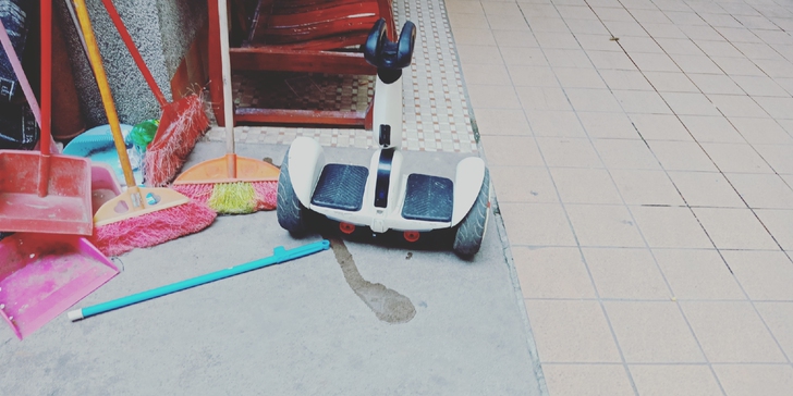 低价出售平衡车。电池过放电了。