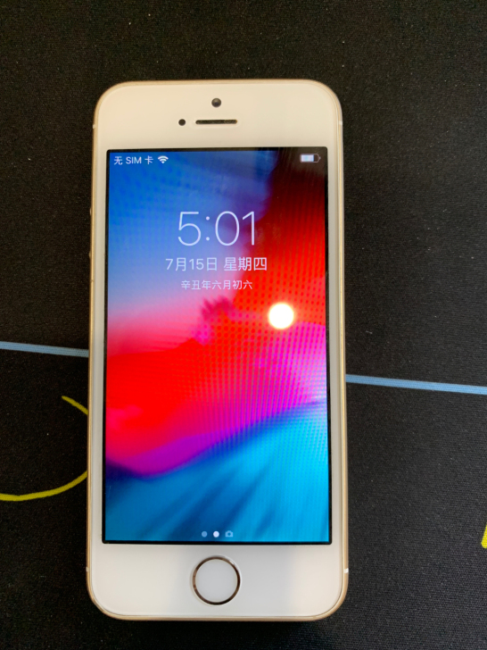 iPhone SE 16g 日版 成色良好...