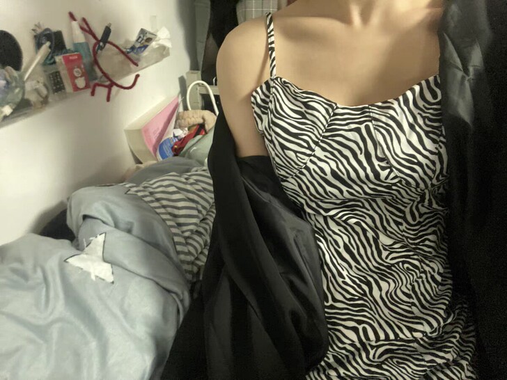 斑马纹吊带裙连衣裙女夏季2021新款性感辣...