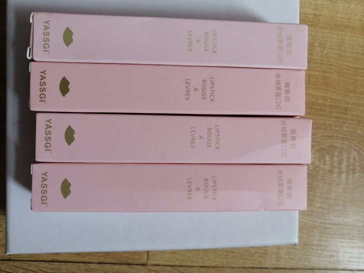四支经典色口红，便宜转给喜欢的。