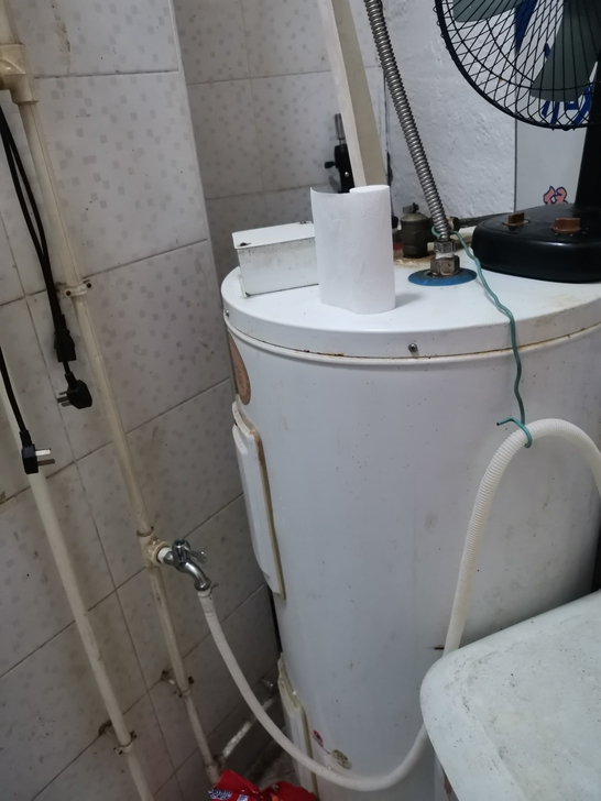 理发店落地150升热水器转让