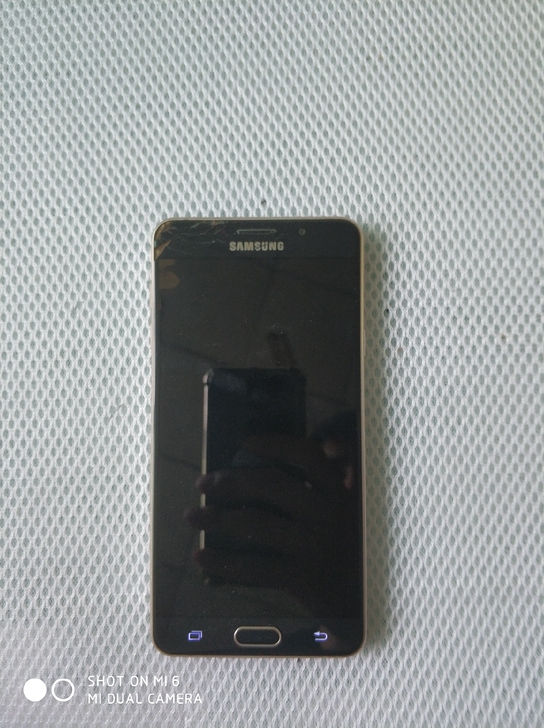 三星A7100 刚刚收来的 屏幕与后壳坏 ...