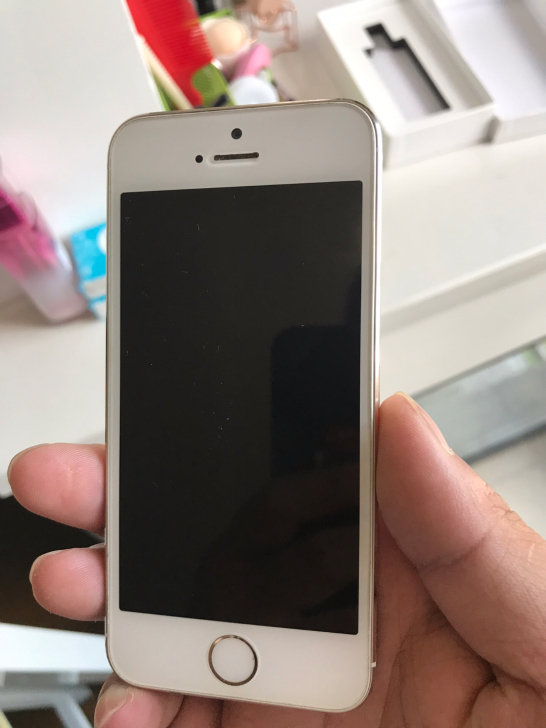 苹果5S,个人用的手机,收拾东西冒出来了,...