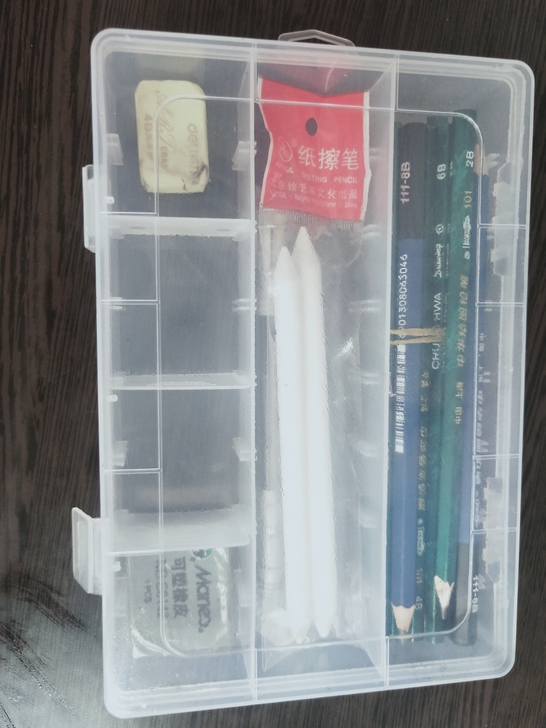 出美术用具，专业需要学了一学期的素描还有蜡...