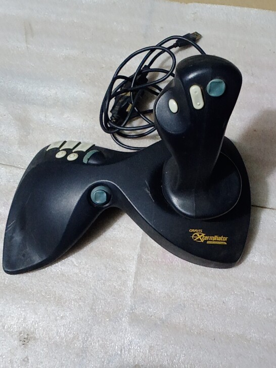 转手GRAVlS游戏飞机操纵杆，成色挺好的...