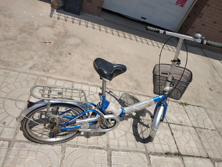 奥威特折叠自行车，车胎很新，闲置，甩卖