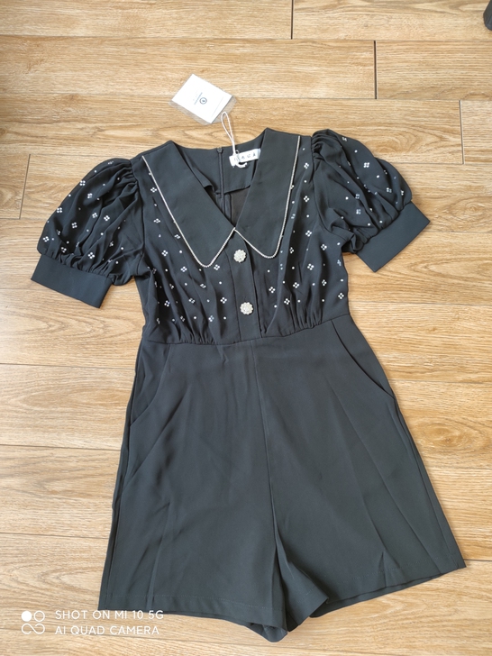 可盐可甜烫钻设计感轻熟连体裤 全新带吊牌，...