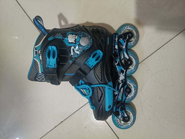 35码 单排轮滑鞋 乐秀