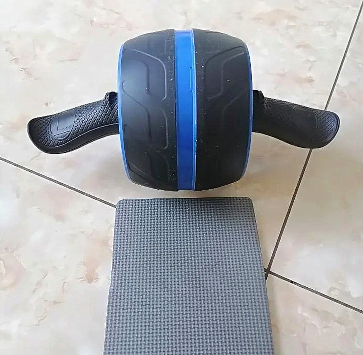 全新自动回弹腹肌轮男女通用健腹轮建身器材家...