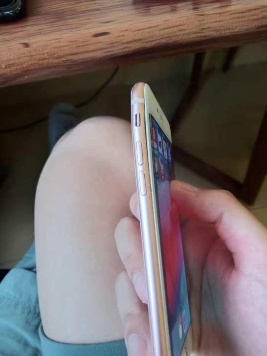 苹果8国航64g,正常使用没什么问题,后盖...