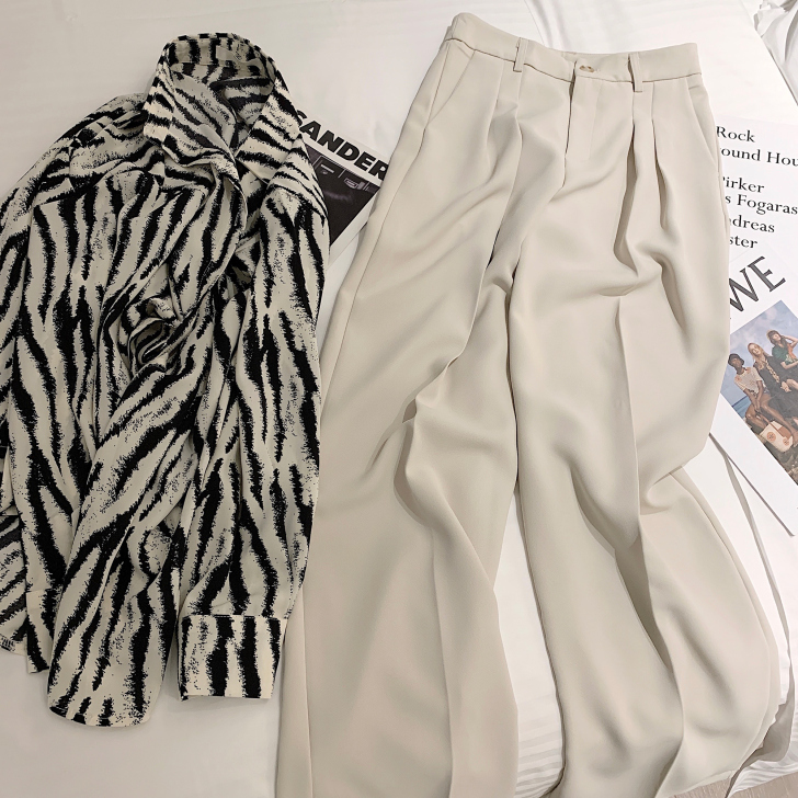 休闲裤,垂感很好,到手洗好烫好,还没穿过,...