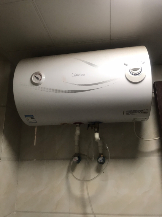 美的电热水器 50L 几乎全新  国美入手...