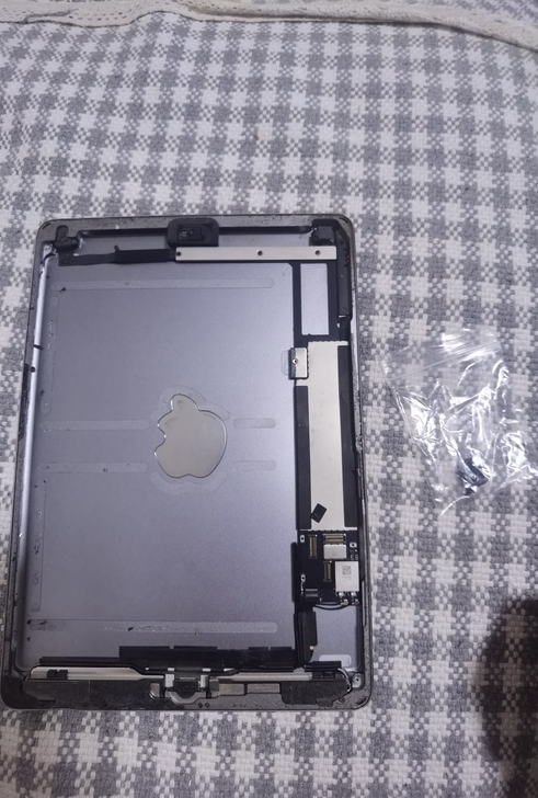 IPAD AIR 型号A1474 闲置的...
