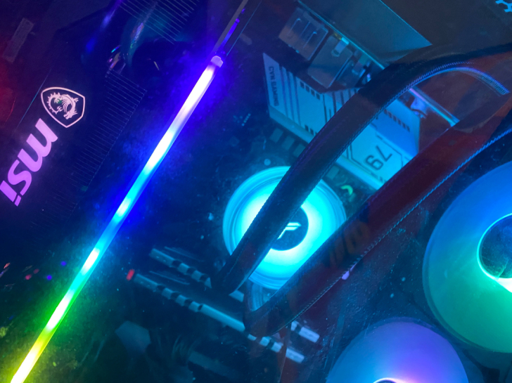 七彩虹z390主板cvn ,日常9700k...