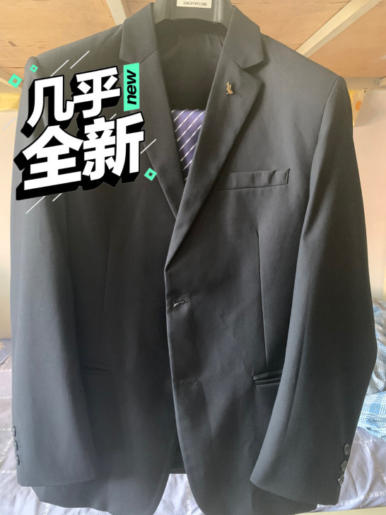 出公务员面试衣服。仅仅面试的时候穿过。穿了...