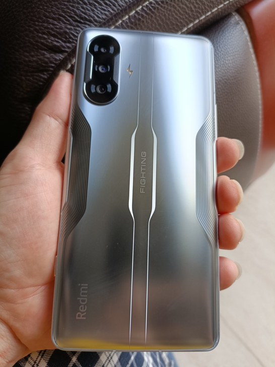 红米k40游戏版8+256银翼，7月3号买...