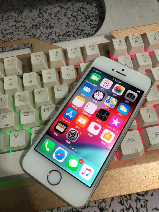 苹果5S，16G内存有移动联动电信4G，I...