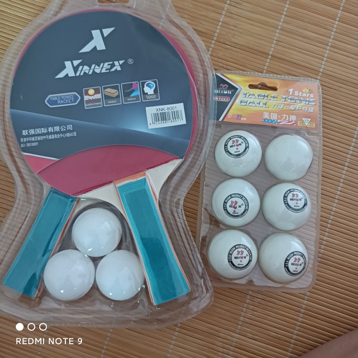 参加比赛获得两套比赛奖品，家里有几套乒乓球...