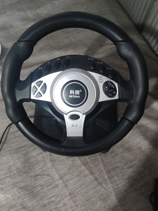 东西买了4个月不到 最初因为想试试方向盘玩...