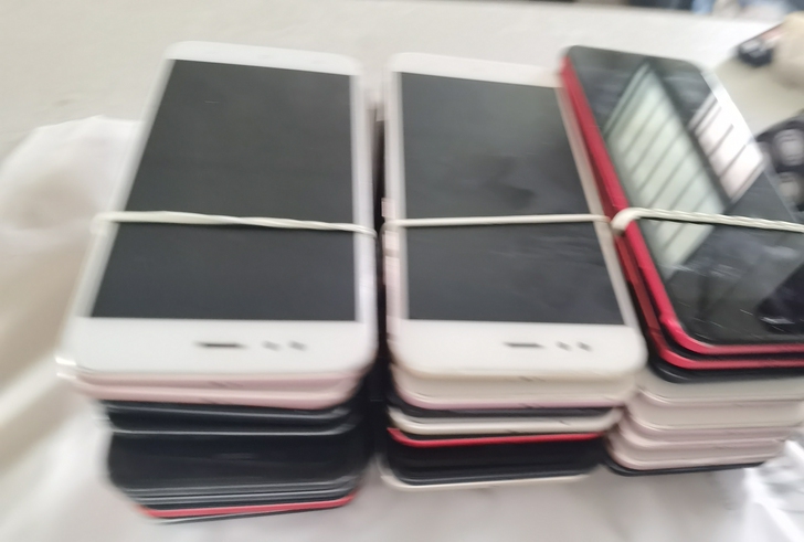 小米5x 4+64工作室手机全网通双频WI...