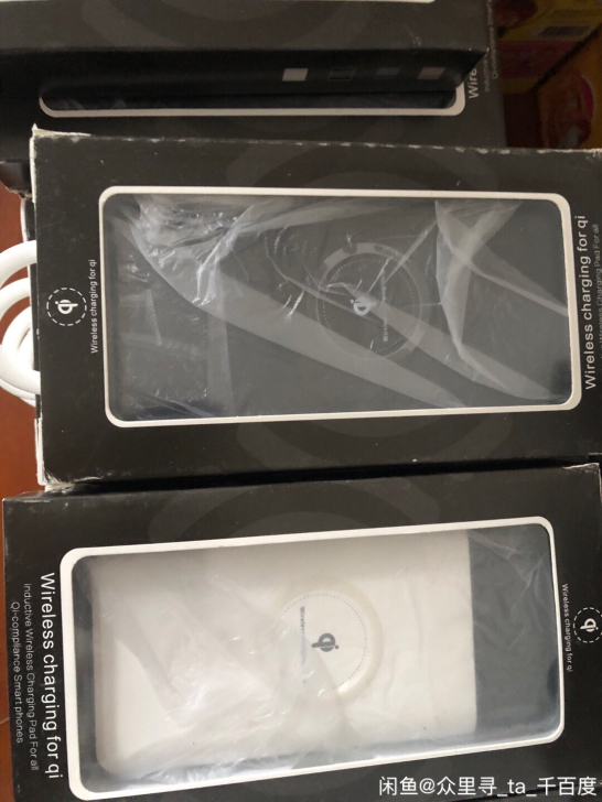 无线苹果手机充电宝，全新的，有黑白两种颜色...