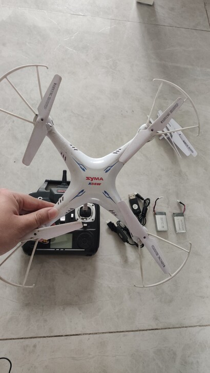 4轴飞机，挺大的一个，闲置了，出同城吧没有...