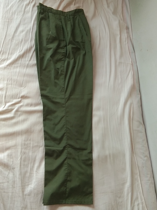涤良裤子一条，裤长106，腰围72，草绿色