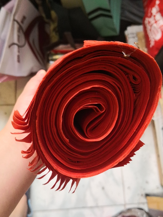 老宣纸一卷。宽度30CM。长度1.3米。