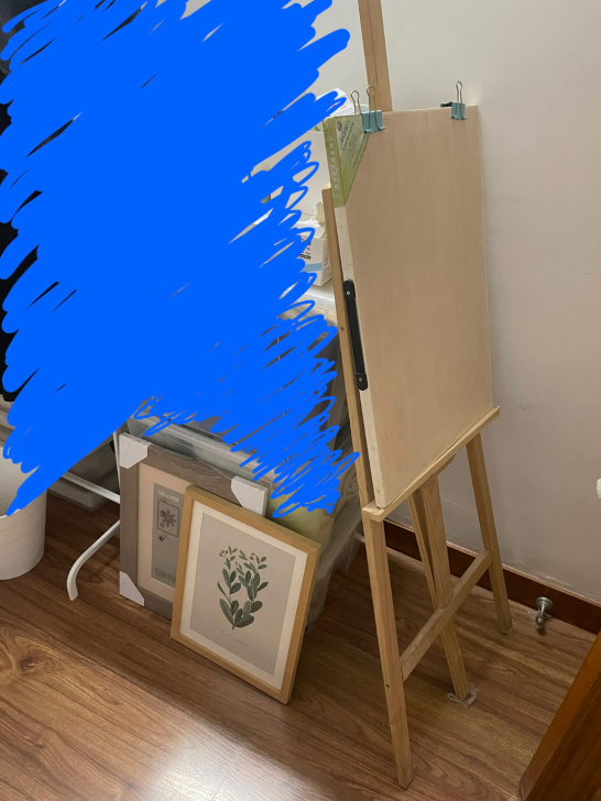 木质画架 画板 画框和装饰画