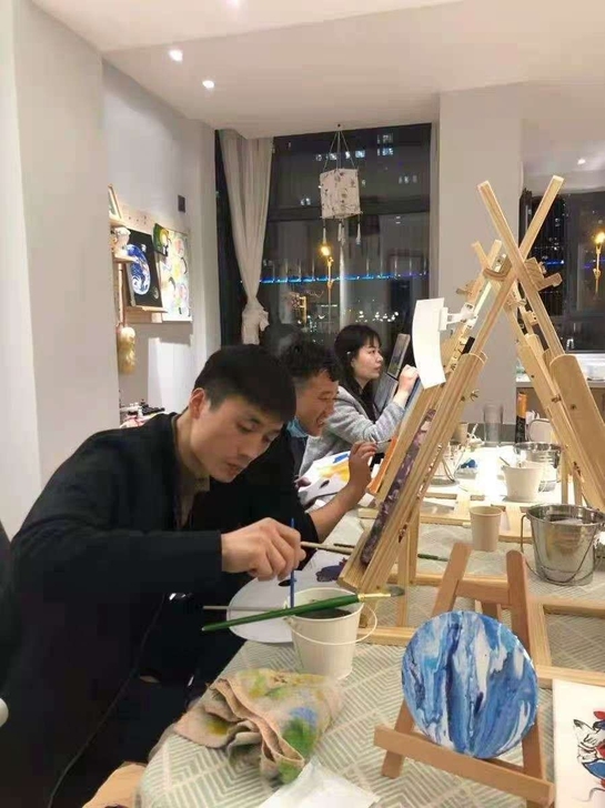朋友店里的画架转卖 全新花架多卖多便宜花架...