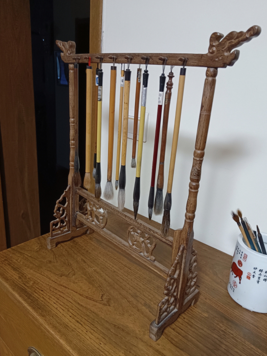 手工雕刻鸡翅木实木龙头16针笔架毛笔挂46...