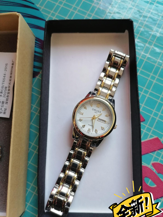 闺蜜从香港带回来的的女士手表 非常时尚漂亮...