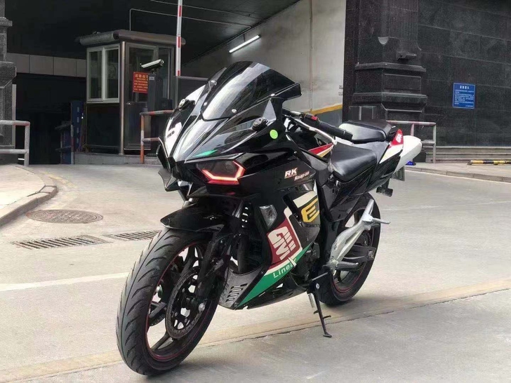 回老家用不上了，出自家车川崎h2跑车.