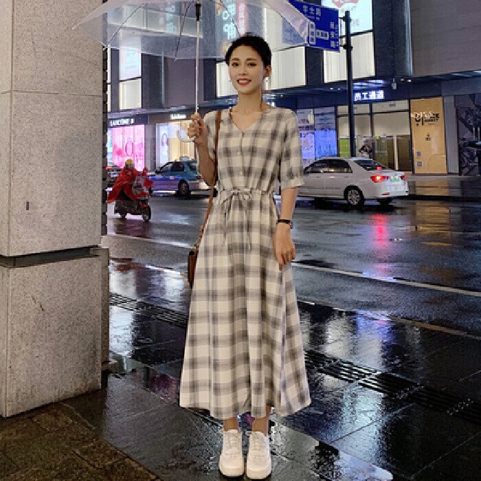 2021夏新款减龄裙子洋气显瘦长裙V领连衣...