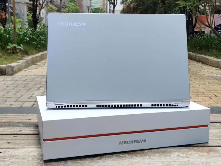 9.9新 机械革命umi air 2代 笔...