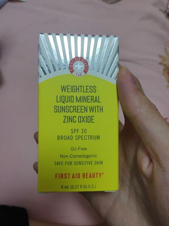 First Aid Beauty轻盈矿物防...