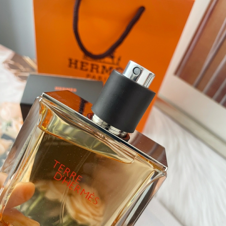 【爱玛仕男士香水100ml】被誉为最受欢迎...