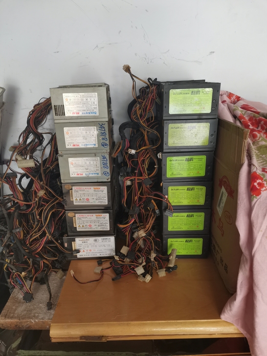 电脑电源额定300W，30元包邮。偏远地区...