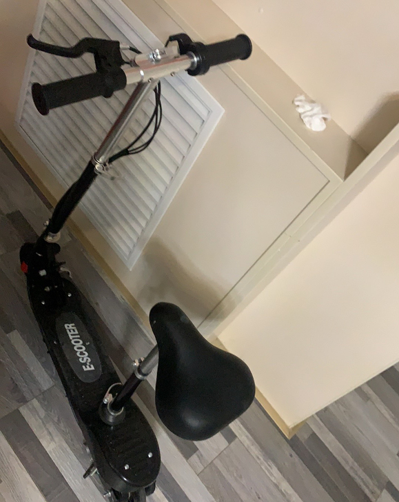 9成新折叠电动滑板车，易折叠，可放后备箱，...