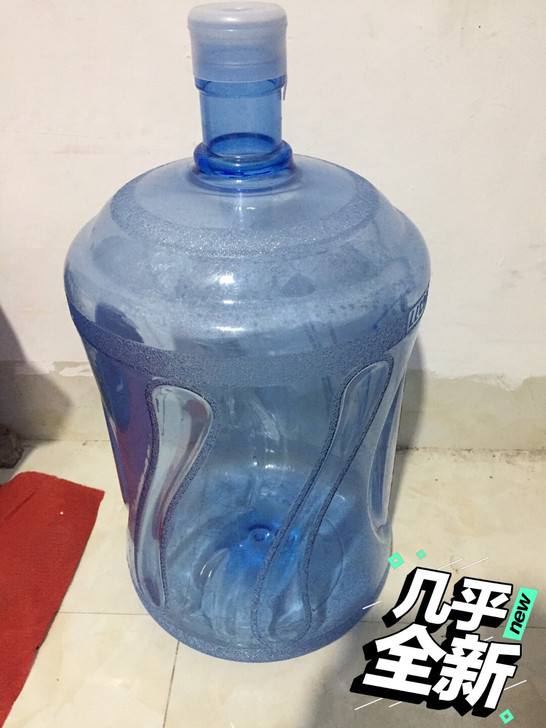 18升桶装水水桶，成色几乎全新，很干净，材...
