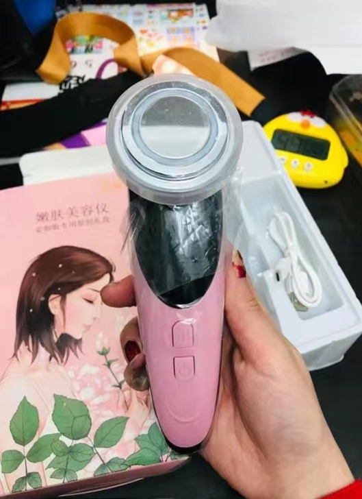 【全新】美容仪器洁面导入仪脸部家用多功能法...