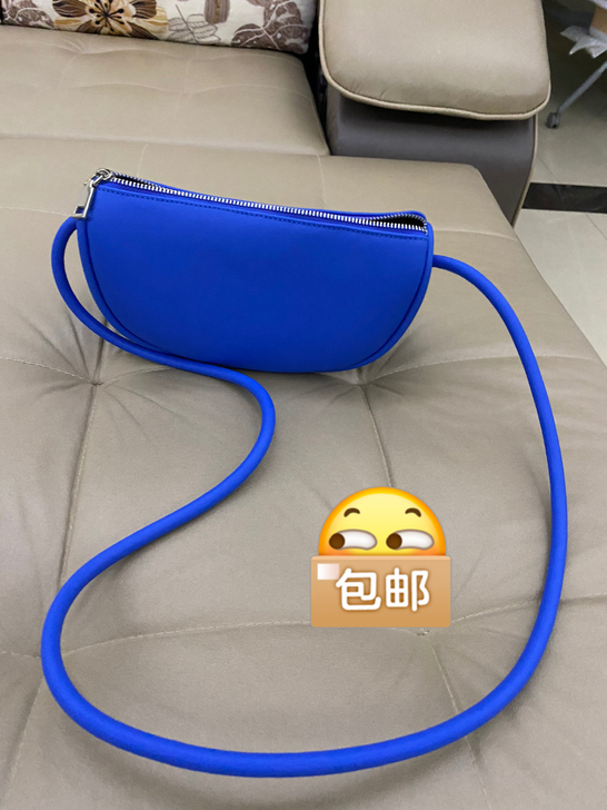 颜色鲜亮斜挎包(购于抖音,没有牌子,软软的...