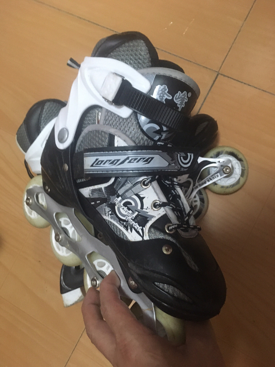 36－38码可调节的旱冰鞋，小孩没有玩过几...