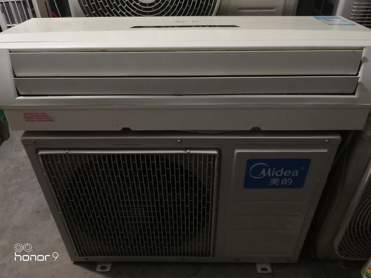 美的空调,1.7匹定频挂机。八成新,原装一...