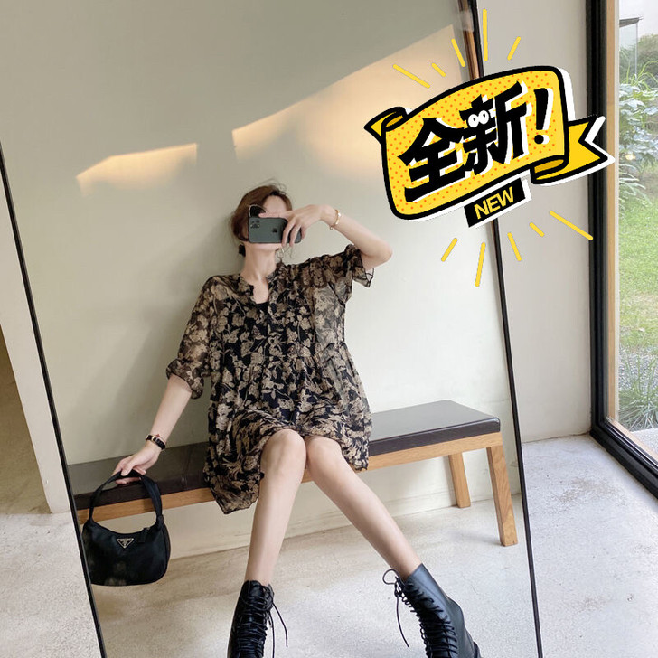 轻熟风雪纺碎花v领连衣裙女夏气质宽松收腰显...
