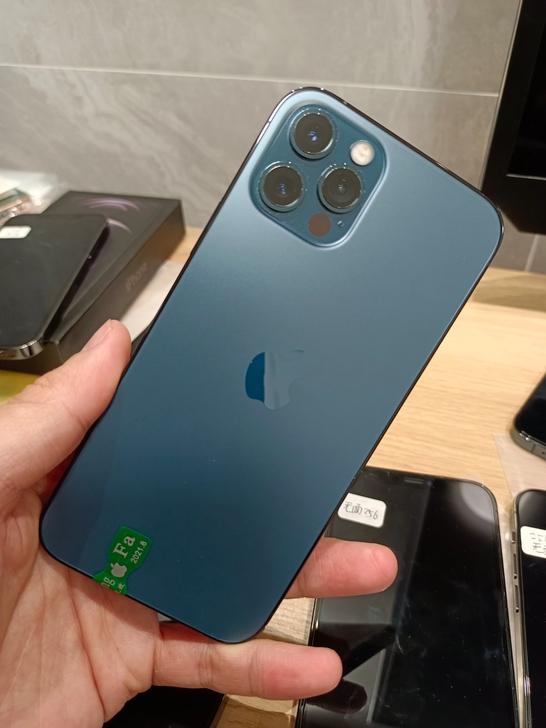 苹果顶级12pro，海军蓝512g美版无锁...