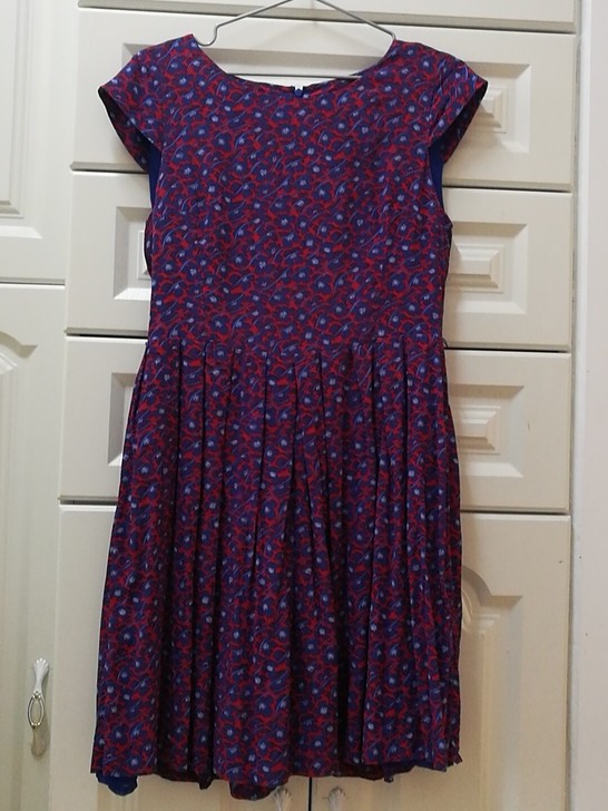 百分百真丝连衣裙，裙长90厘米，胸围86，...