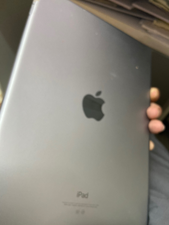 缺钱出苹果2018ipad.218g保护得...