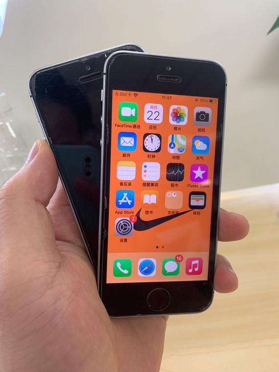iPhone SE 无锁 32G 98新 ...